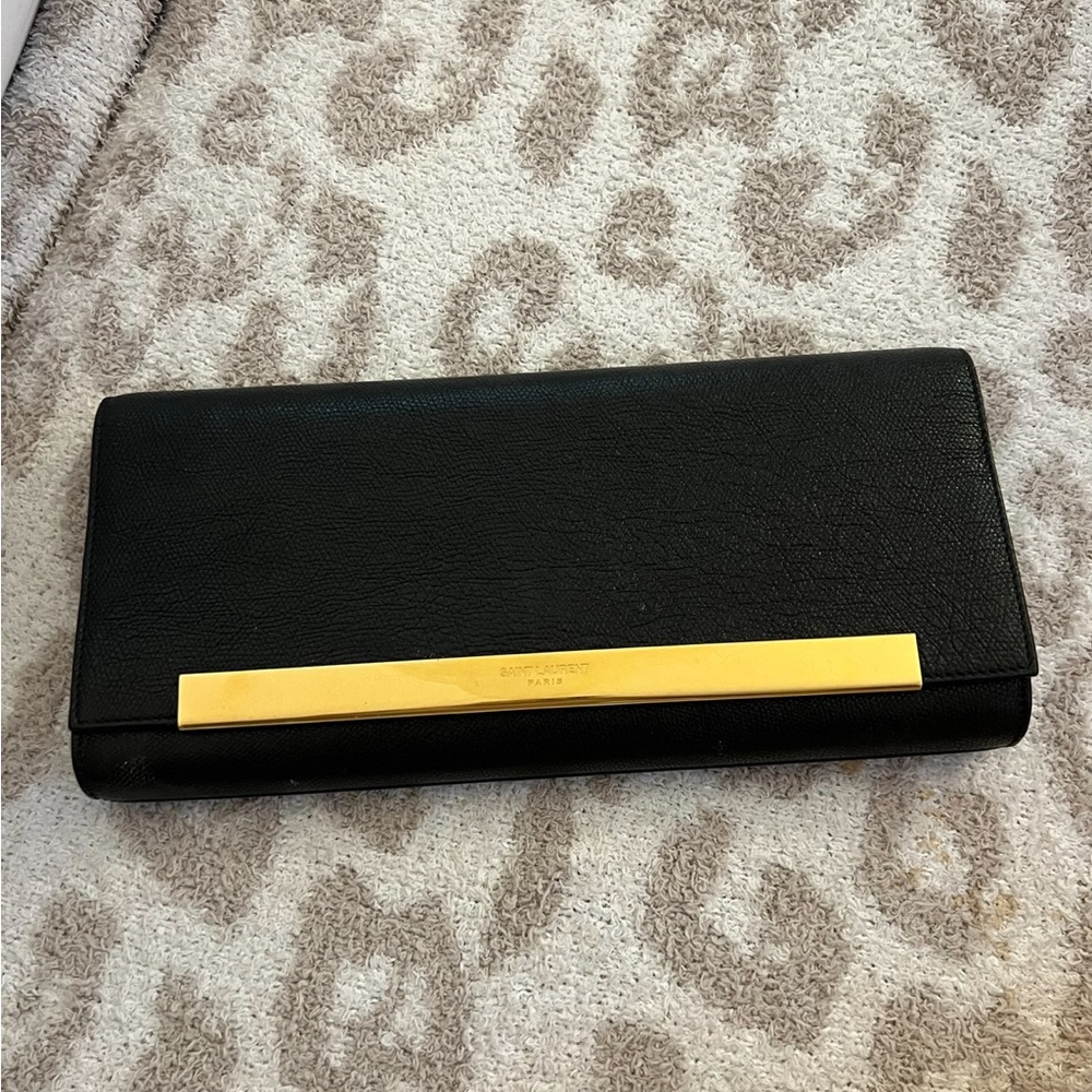 Extremely versatile nighttime clutch